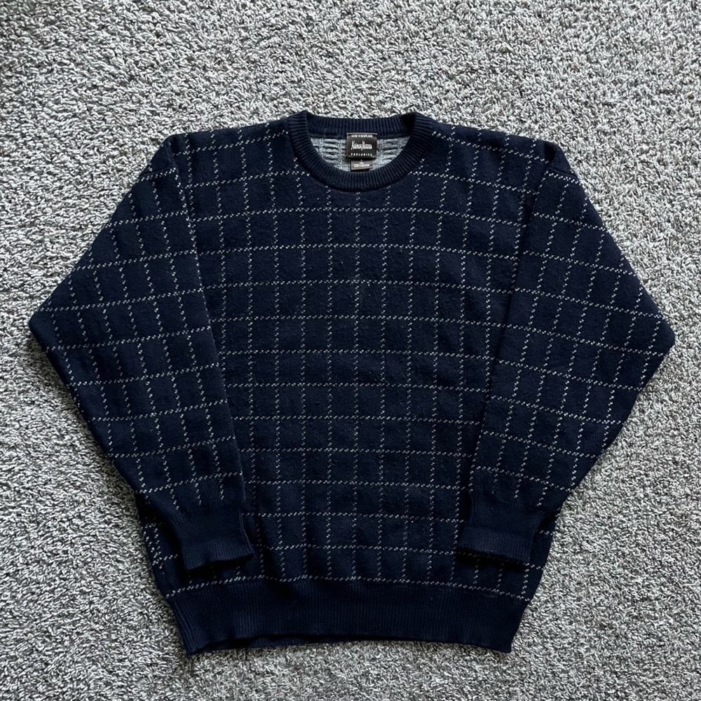 Neiman Marcus Navy pure cashmere knit sweater long sleeve made in Scotland